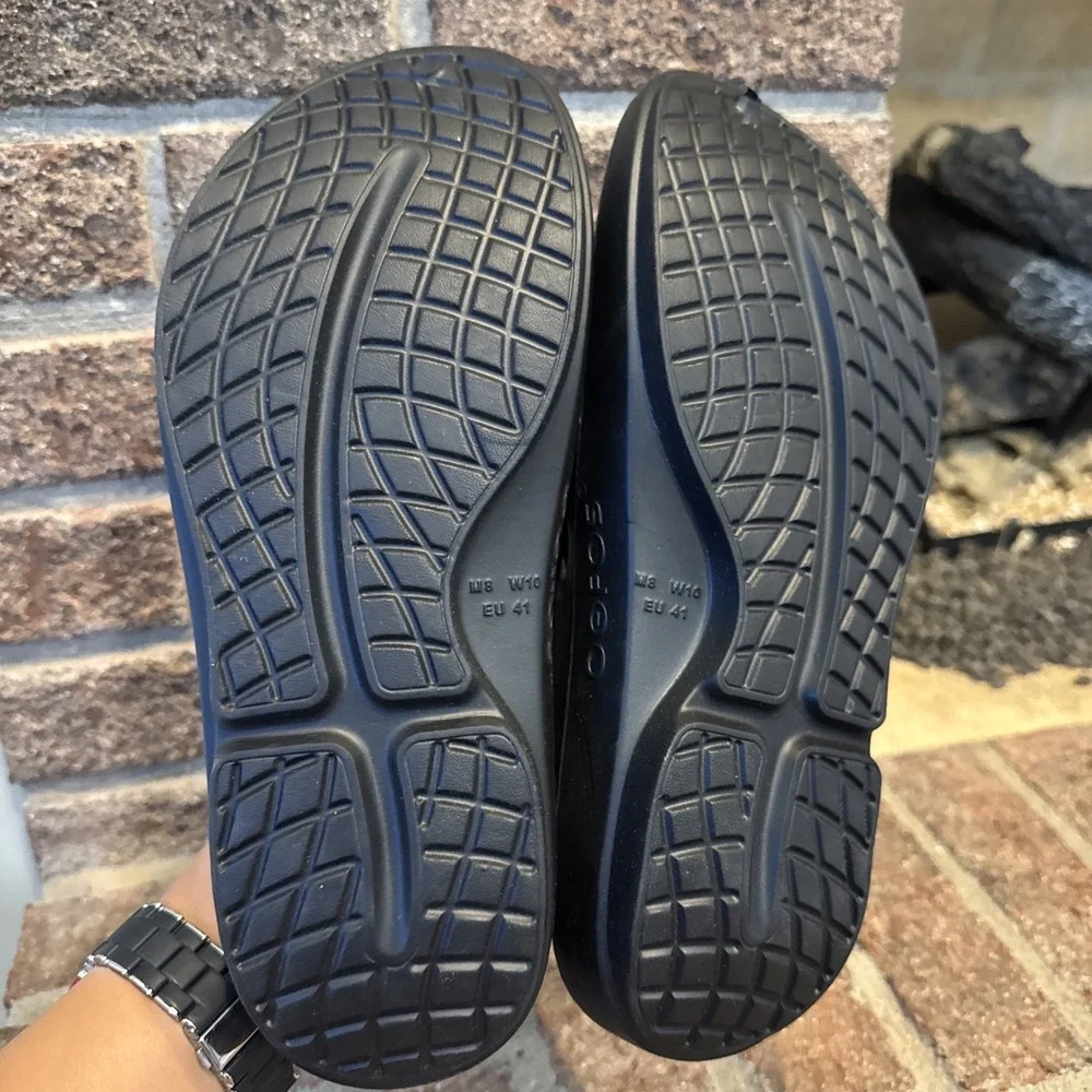 Oofos Recovery Slip-On Sandal M8 W10 Black Flip Flops Gorpcore Athleisure Beach